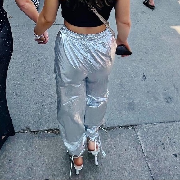 Perfect for a metallic disco party - Picture 2 of 3